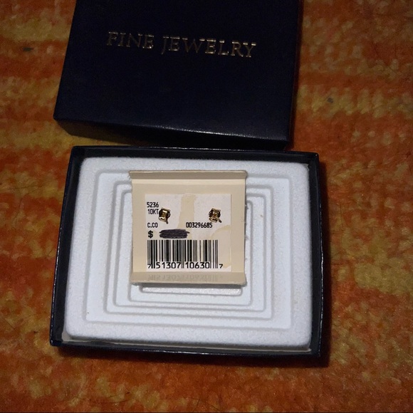 10kt gold Grape Vine earrings 🌸 - Picture 2 of 2